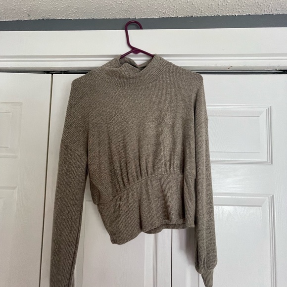 Women’s medium Lush Balloon Slv high Neck knit top - Picture 1 of 3